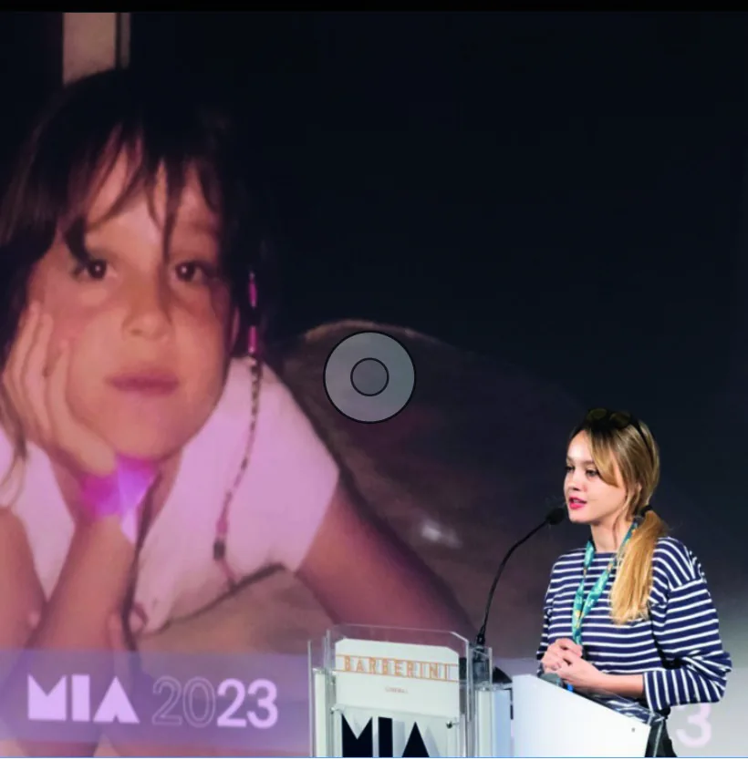 Alicia Moncholí presentando su trabajo en un encuentro profesional de cine en MIA Market, Roma
