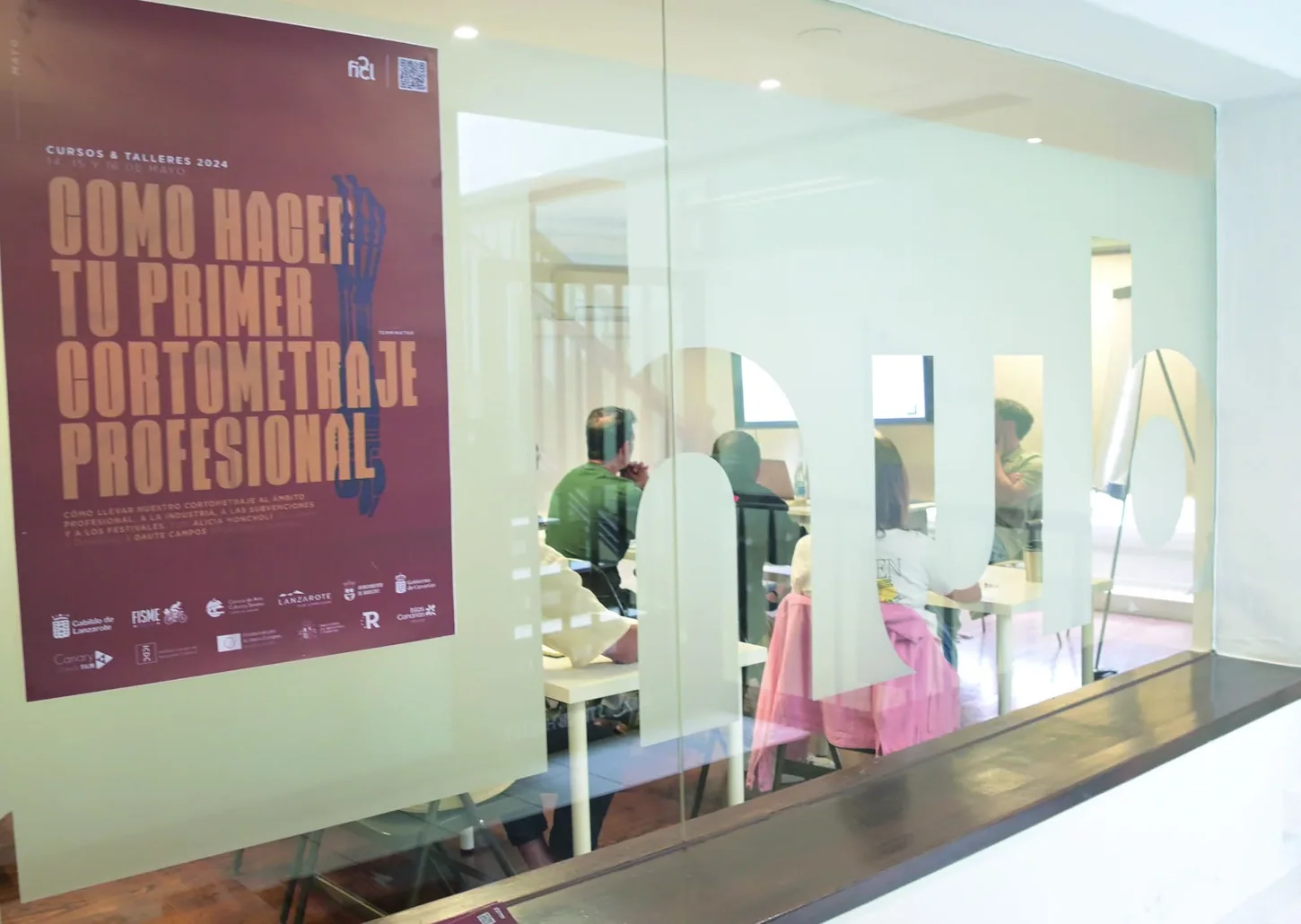 Cartel del taller Cómo hacer tu primer cortometraje profesional en el festival